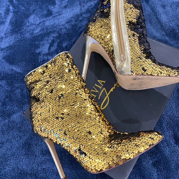 ⬇️PRICE⬇️ OLIVIA Ferguson - Black and Gold Sequence Bootie - size 7 - Picture 6 of 10